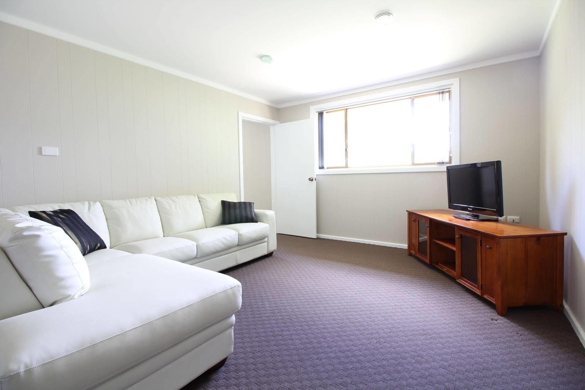Snowy Mountains Resort And Function Centre Adaminaby Dış mekan fotoğraf