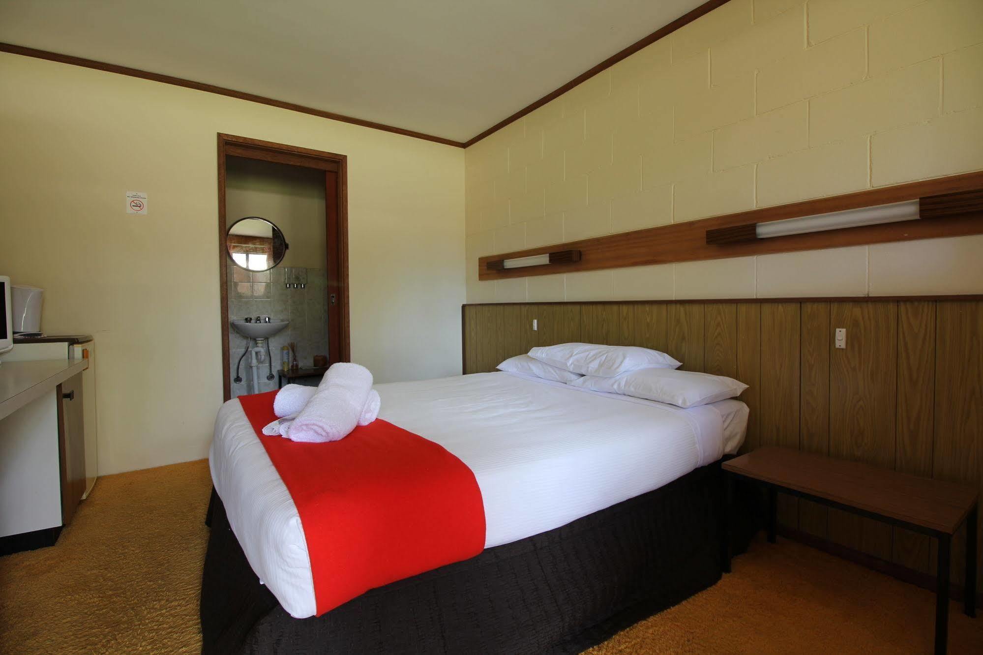 Snowy Mountains Resort And Function Centre Adaminaby Dış mekan fotoğraf